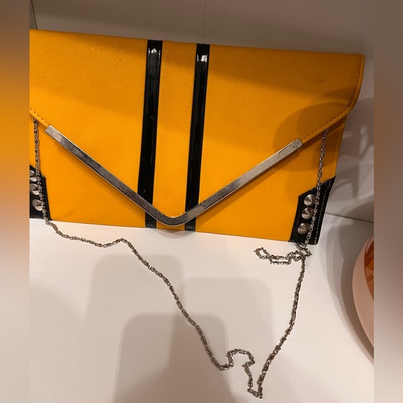 Across the shoulder or carry in your hand. - Picture 2 of 5